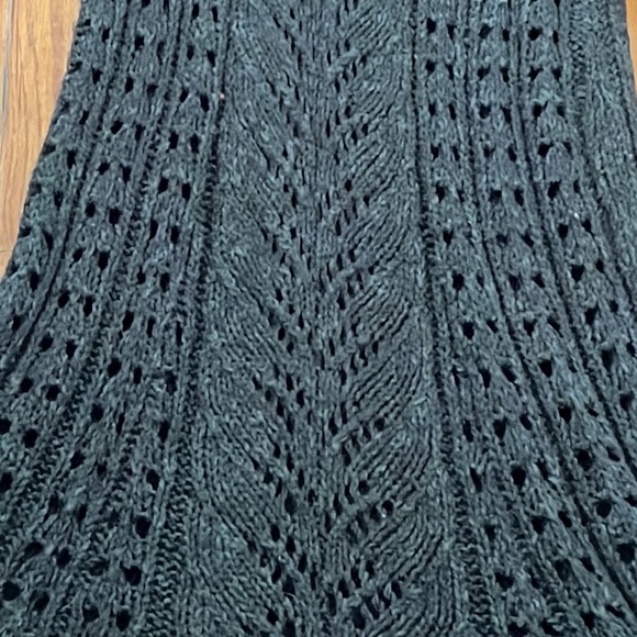 Size medium sweater dress - Picture 3 of 4